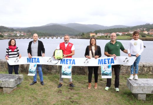 Os 300 participantes no XI Tríatlon Ponte Nafonso “Memorial Míchel” 2019 doan un desfibrilador automático á Cruz Vermella Noia